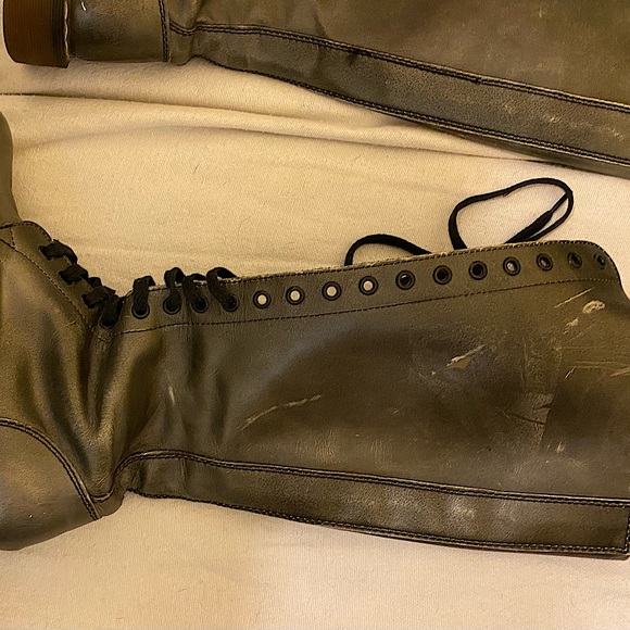 20 hole  The Original Doc Martin Silver boots UK 5 US mens 6 US womens 7 - Picture 3 of 13